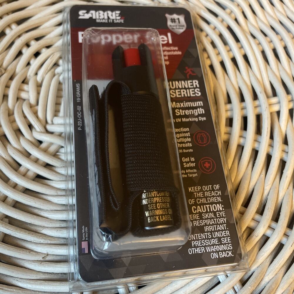 sabre pepper gel with a adjustable hand strap